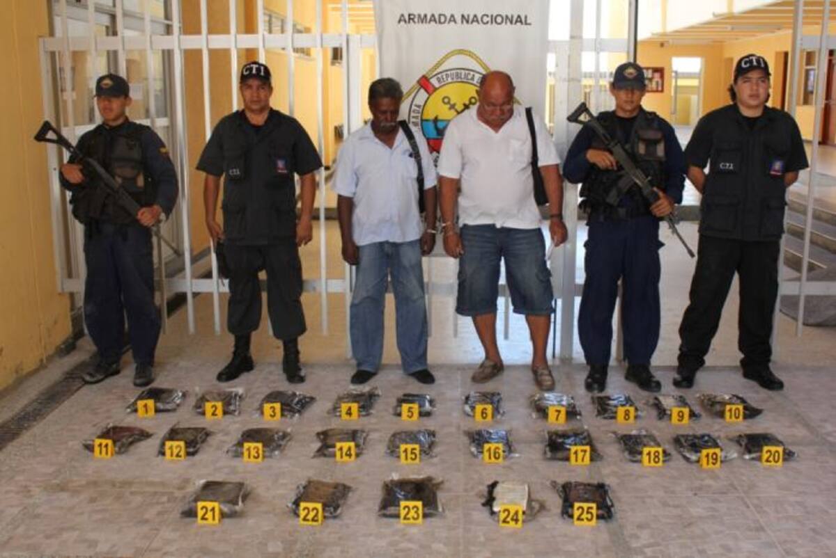 Los tripulantes fueron puestos a disposición de las autoridades competentes. CORTESÍA