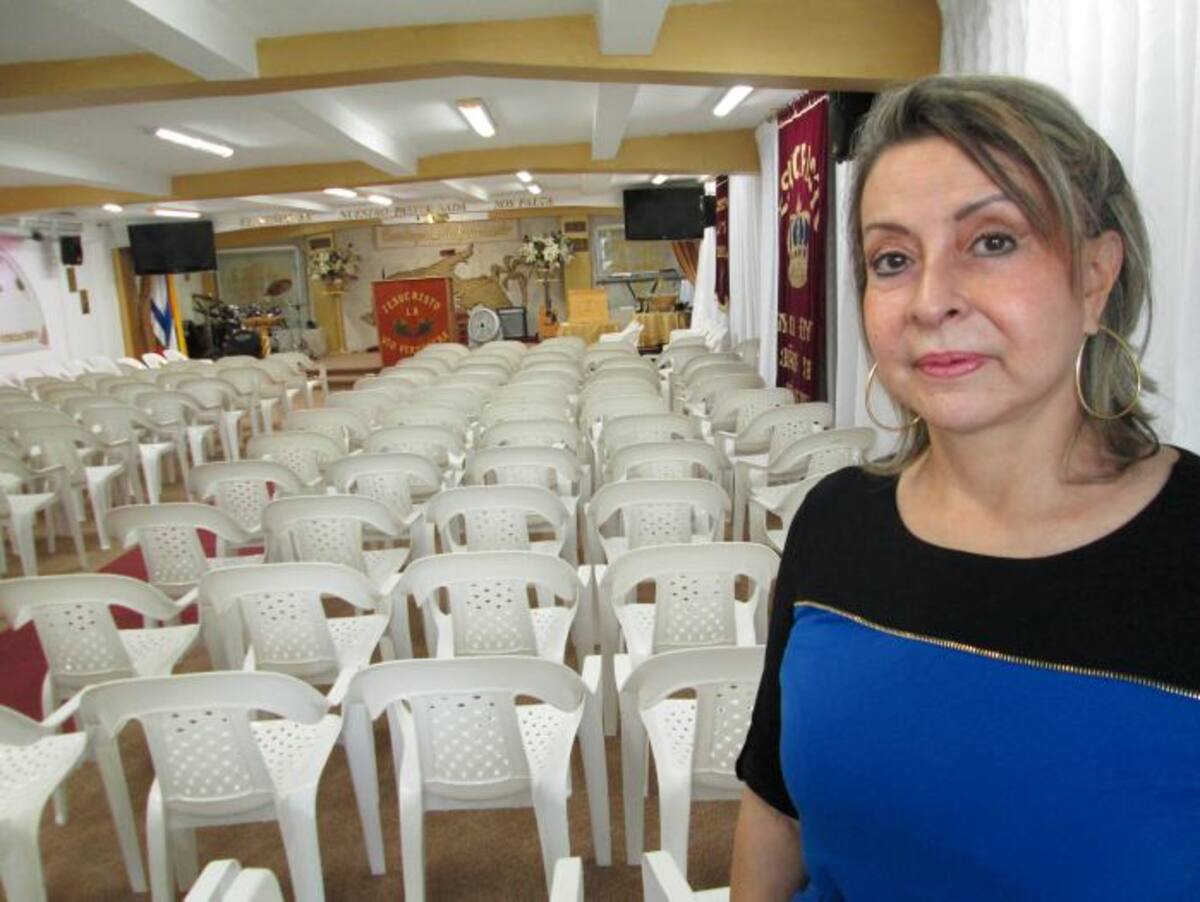 La pastora Lyda Elena Arias de García sostiene que la Iglesia Castillo de Oración y Milagros cumple con las debidas normas de insonorización para no molestar a sus vecinos. PEDRO TORRES, GENTE BAHÍA - EL UNIVERSAL