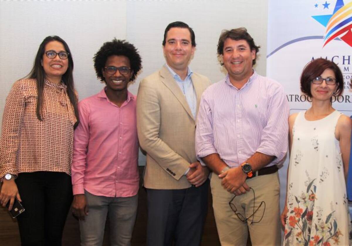 Paola Mercado, Orlando Martínez, Alejandro Manfredonio, Francisco Vergara y Cristina Isabel Alba. KAILLINE GIRALDO