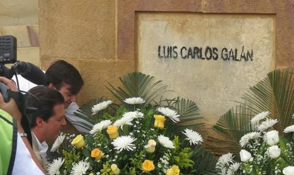 El acto se dio en la Plaza Cívica de Bucaramanga COLPRENSA