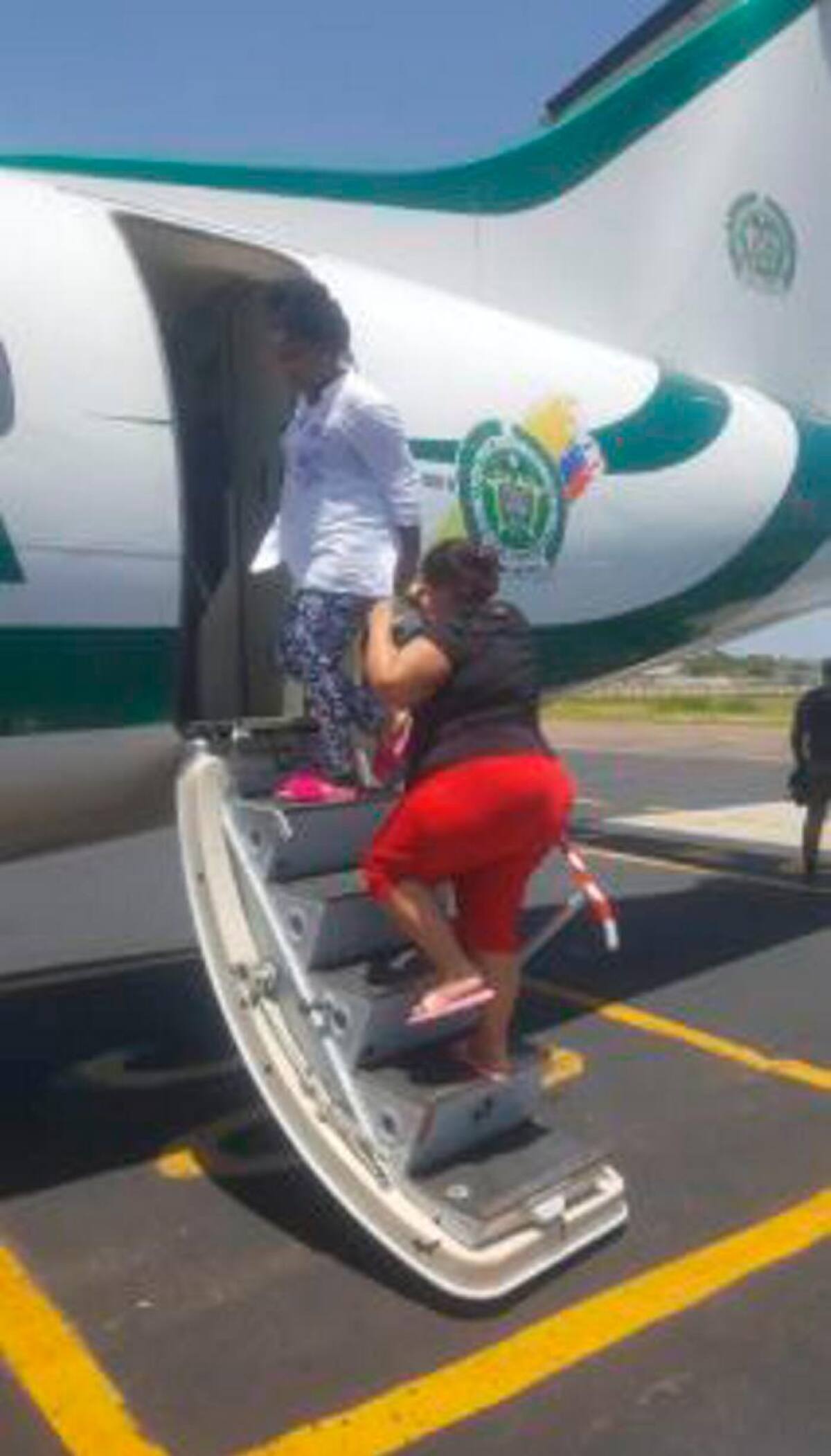El vuelo en el que se trasladaron las reclusas salió a las 12:00 del medio día. //Cortesía.