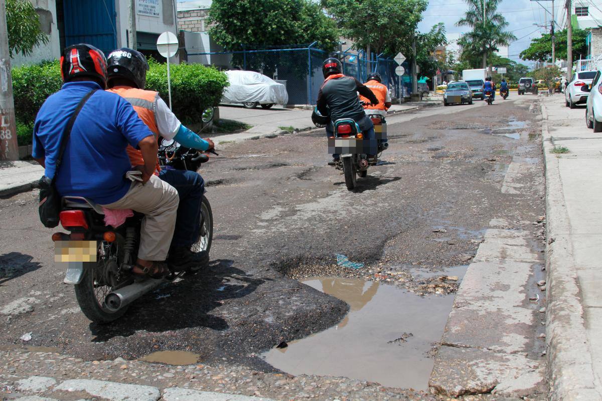 Hombre caminaba a su casa y carro lo arrolló y lo mató, en Castillete
