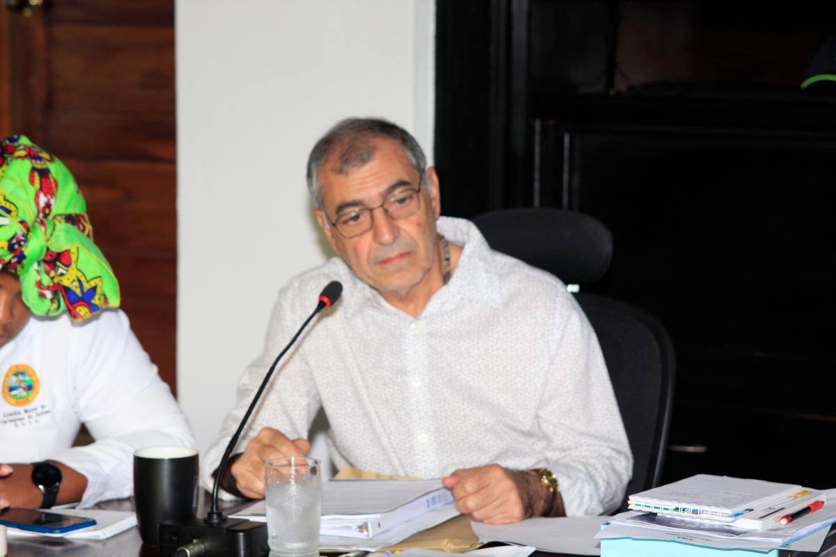 Asamblea arremete contra Dau tras lío entre este y Vicente Blel