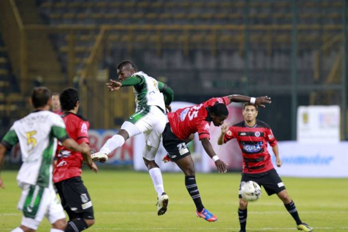 Se cumple la décima fecha de la liga Postobón entre Equidad Seguros y Cúcuta Deportivo. Equidad gana dos goles a uno. COLPRENSA