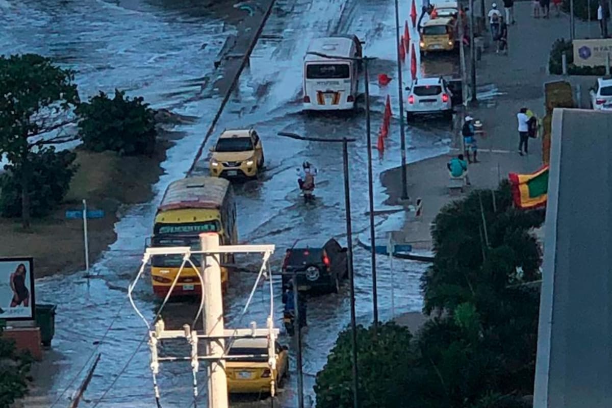 Mar de leva causa problemas de movilidad en Bocagrande