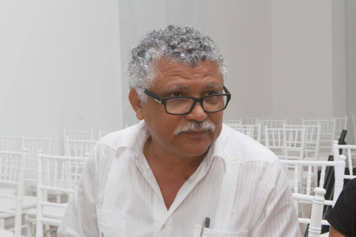 Presentan nuevo libro de Alfonso Múnera