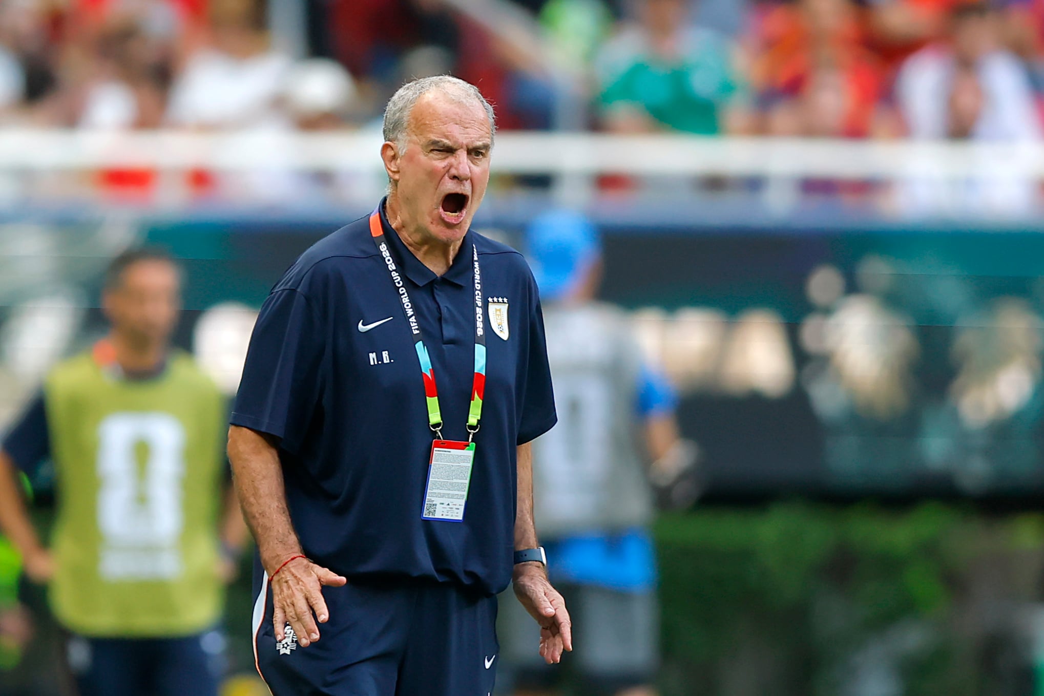El brutal enfado de Marcelo Bielsa con una periodista tras la eliminación  de Uruguay: le gritó