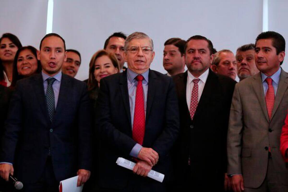 18 de los 33 representantes liberales se oponen a César Gaviria