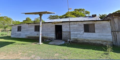 Con energía solar compensan a comunidades que protegen bosques y fuentes hídricas
