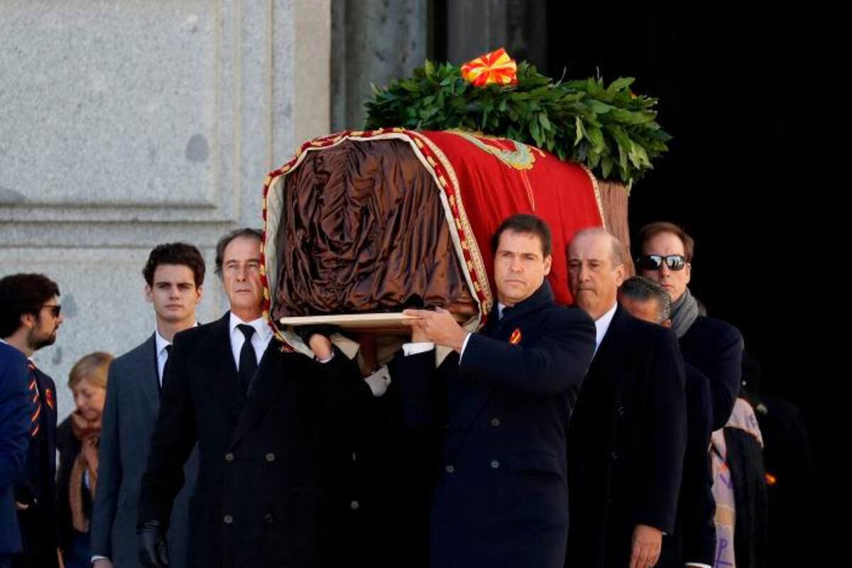 España completa la exhumación del dictador Francisco Franco