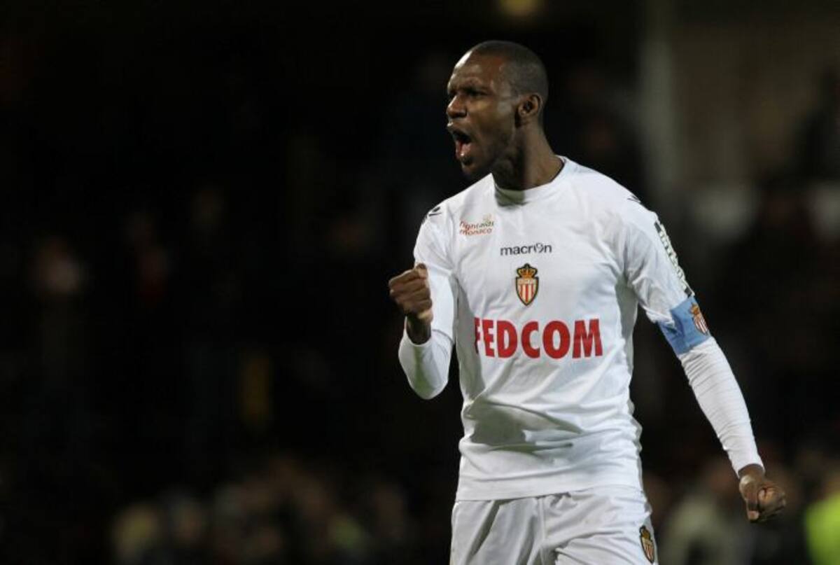 Eric Abidal sueña con jugar el Mundial. AFP CHARLY TRIBALLEAU