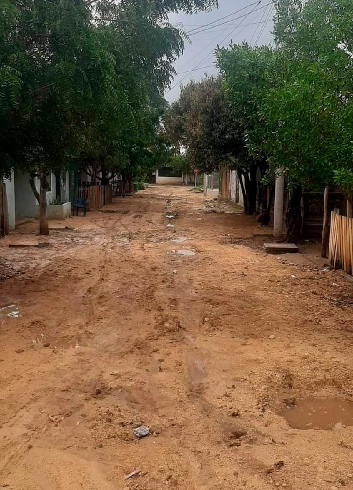 Los residentes del barrio La Candelaria, en Clemencia, denuncian los problemas generados por los trabajos de alcantarillado. //Fotos: Cortesía