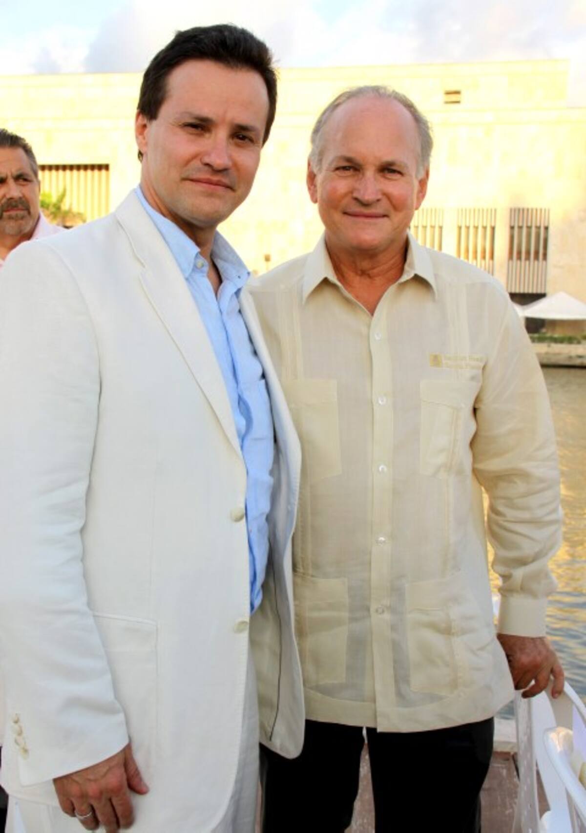 Carlos Ignacio Cuervo Valencia, viceministro de salud y Michael Stein, del Baptist Hospital de Miami, Florida.