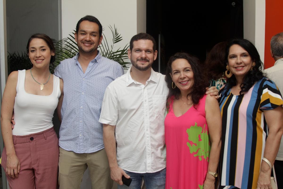 Laura Andrade, Estaban Vaquiro, John Bonfante, Lisbeth Támara y Lilian Támara.