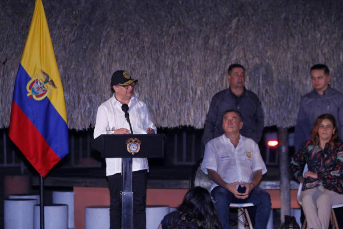 Petro llama “brutos” a quienes intentan tumbar su Gobierno