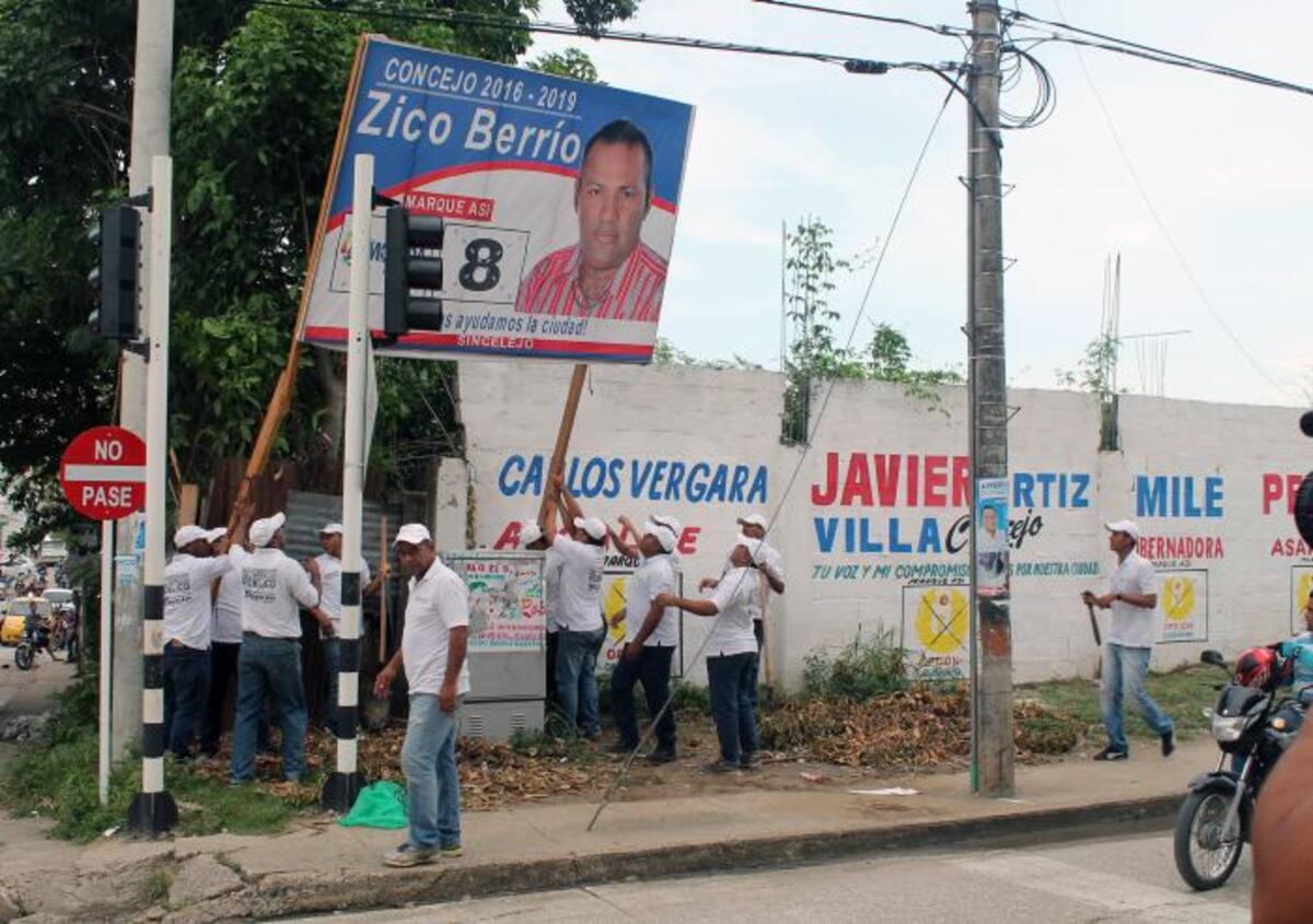 La Secretaría del Interior municipal adelanta controles para el desmonte de vallas publicitarias que no cumplen con al regulación. Cortesía