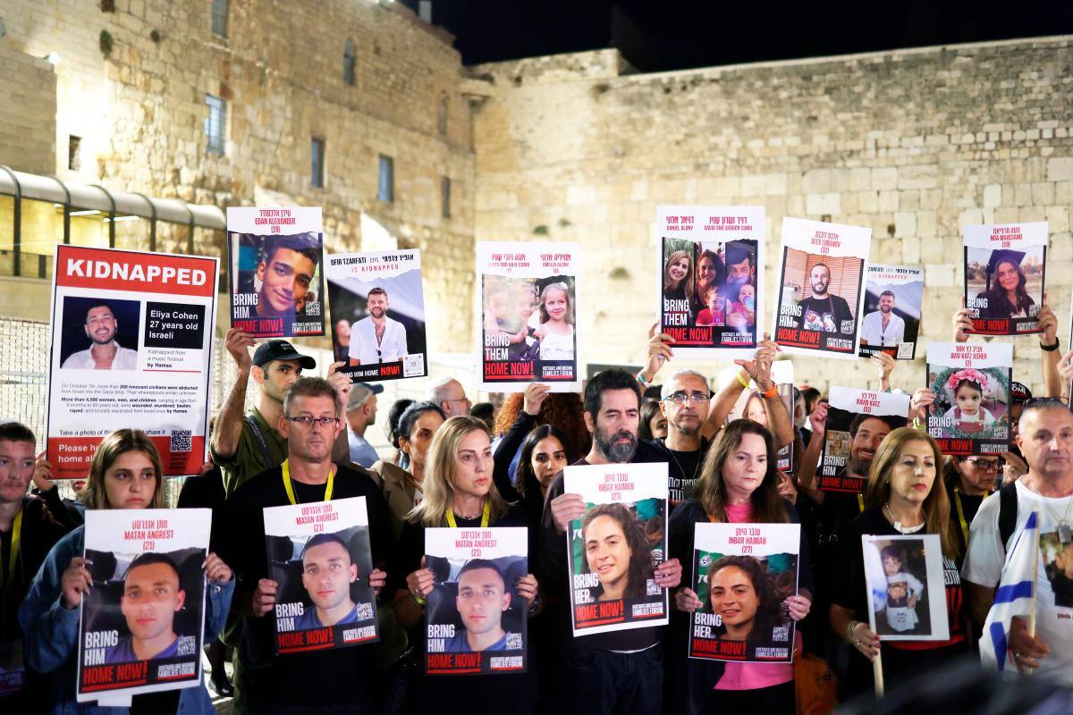 Israel llora a sus muertos y rehenes en el primer mes de guerra con Hamás