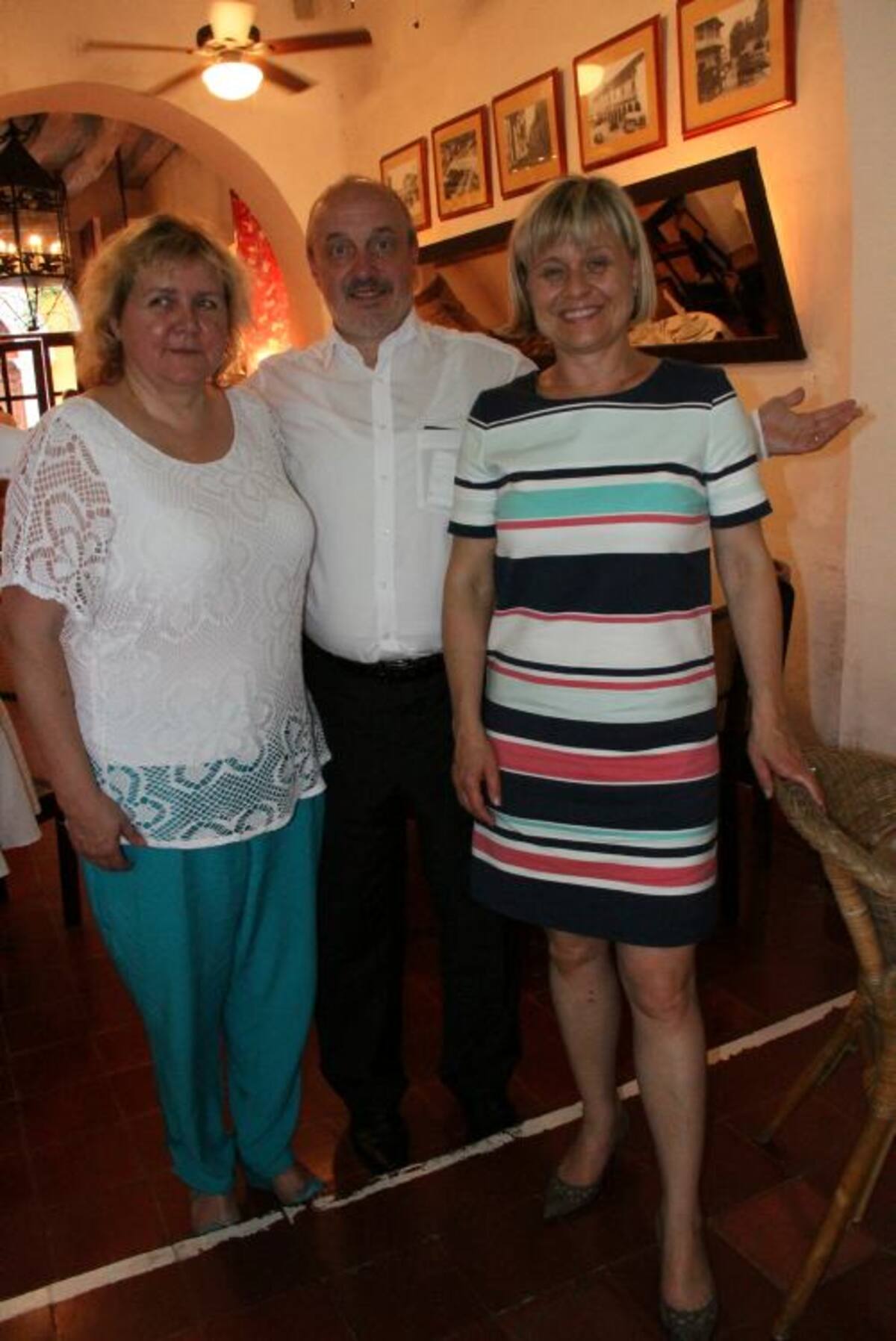 Anna Oviedová, Petr Bratsky y Veronika Vrecionová.