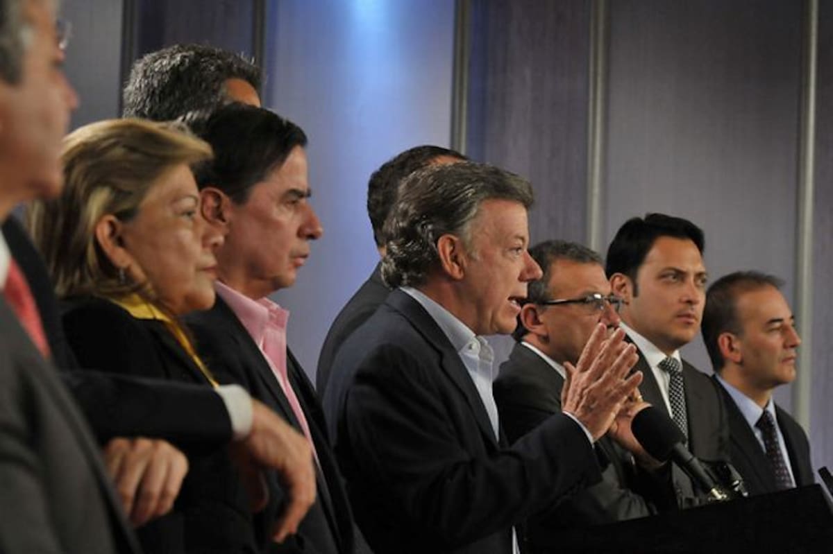 El presidente Juan Manuel Santos junto a miembros de la bancada nacional. COLPRENSA