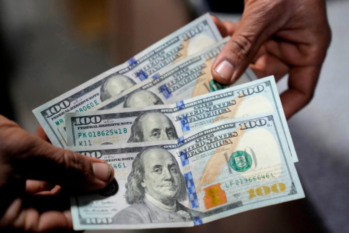 Dólar abre a la baja mientras espera las reuniones de bancos centrales