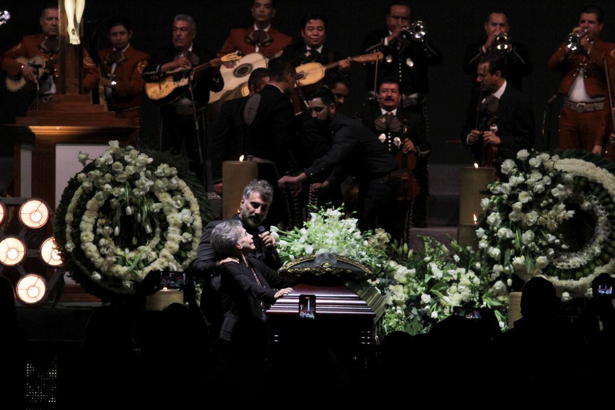 México despide a Vicente Fernández, el rey del mariachi