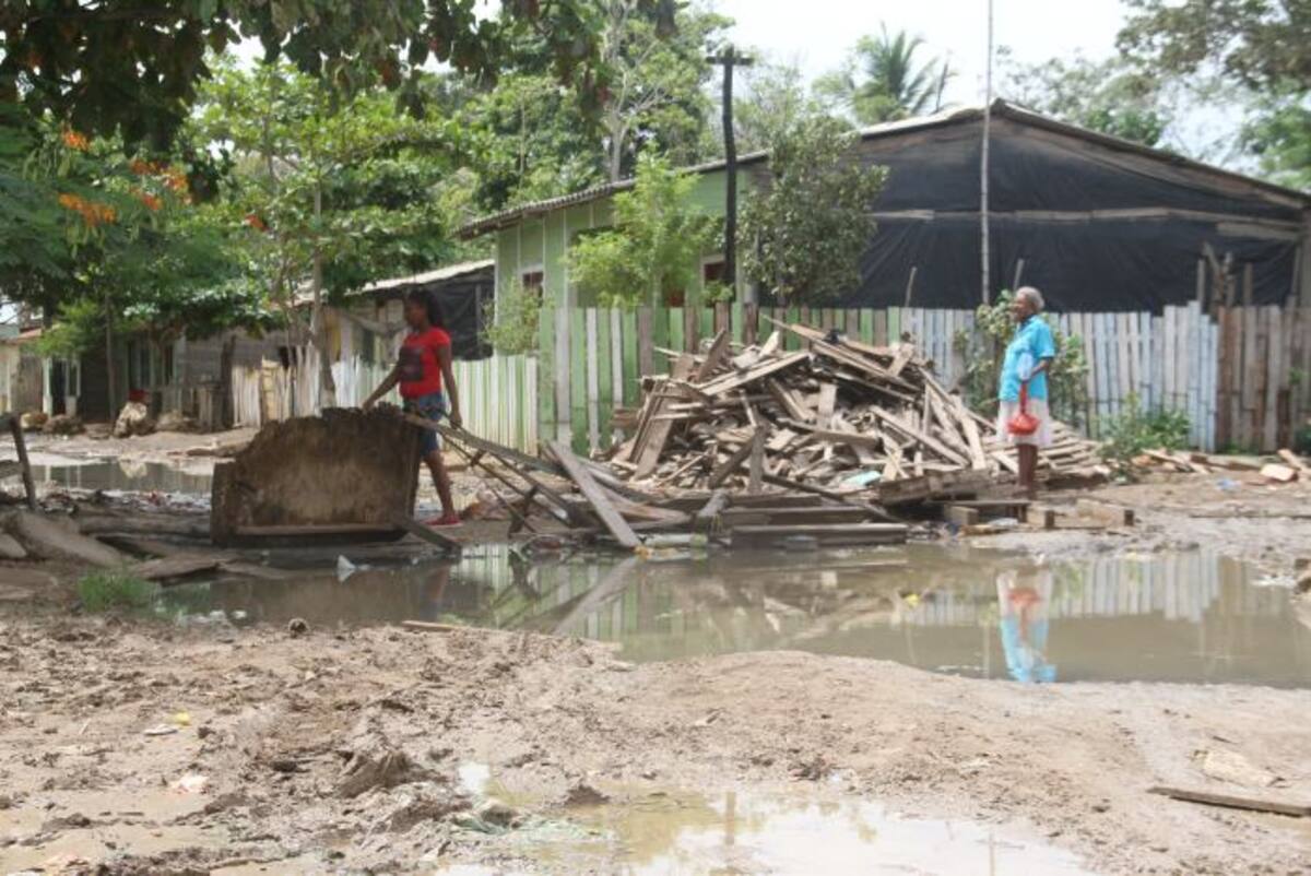 Los habitantes de la calle han bloqueado la vía Jorge Puerta - El Universal