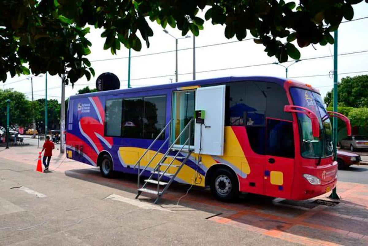 El Bus del Consumidor seguirá recorriendo las regiones para atender a los consumidores. // Colprensa.