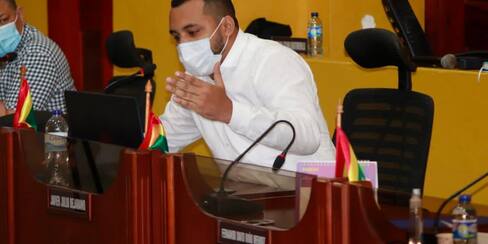 Concejal Julio Bejarano coadyuva demanda contra Ley de fondo de pobreza