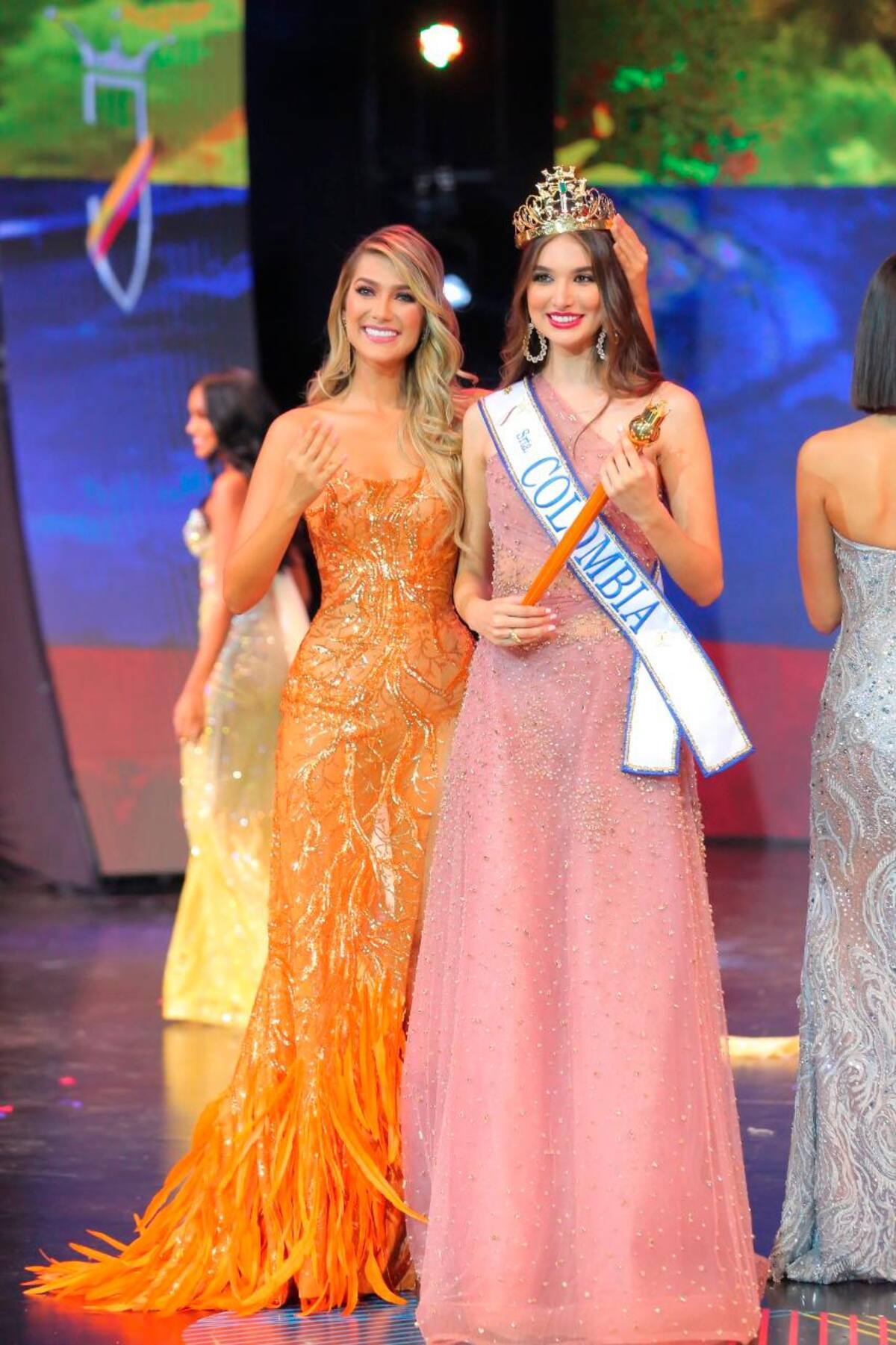 María Fernanda Aristizábal coronó a Valentina.
