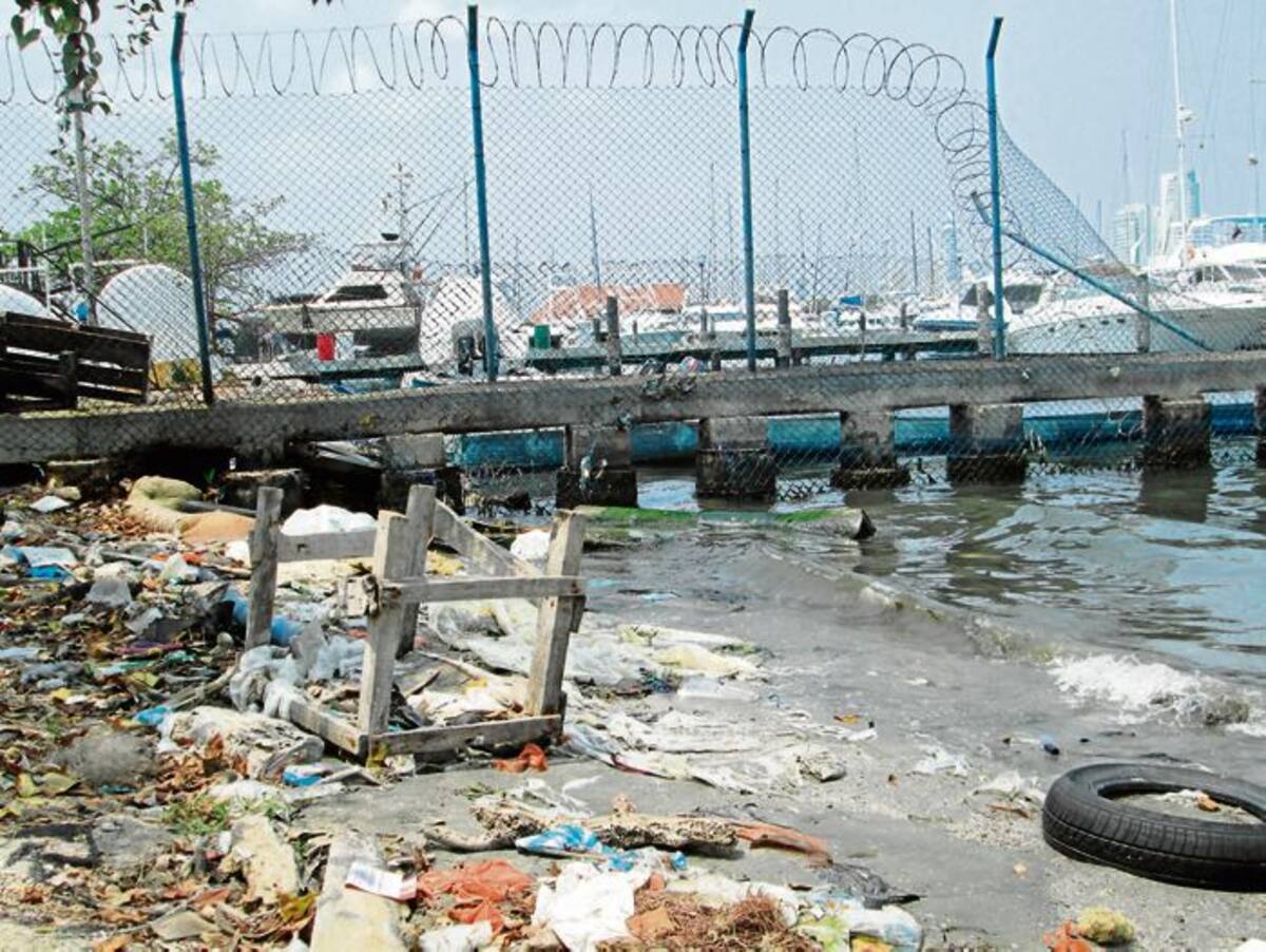 Al lado del Club de Pesca, bajo el Puente Román. PEDRO TORRES, GENTE BAHÍA-EL UNIVERSAL
