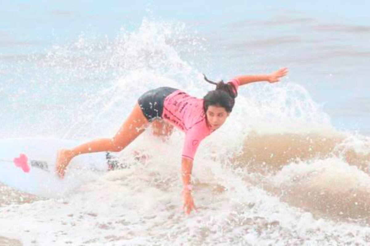 Muere surfista salvadoreña impactada por un rayo