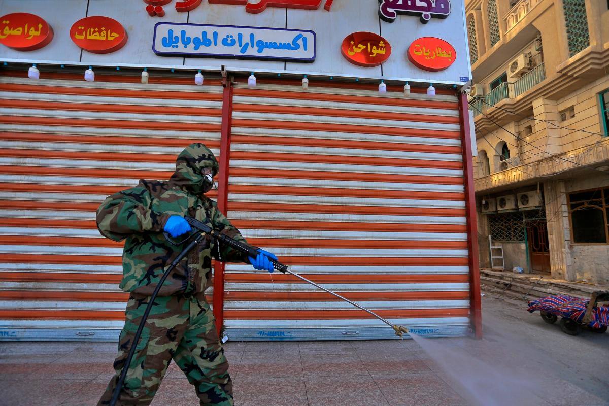 Irak suspende clases y prohibe reunirse en la calle, por el coronavirus
