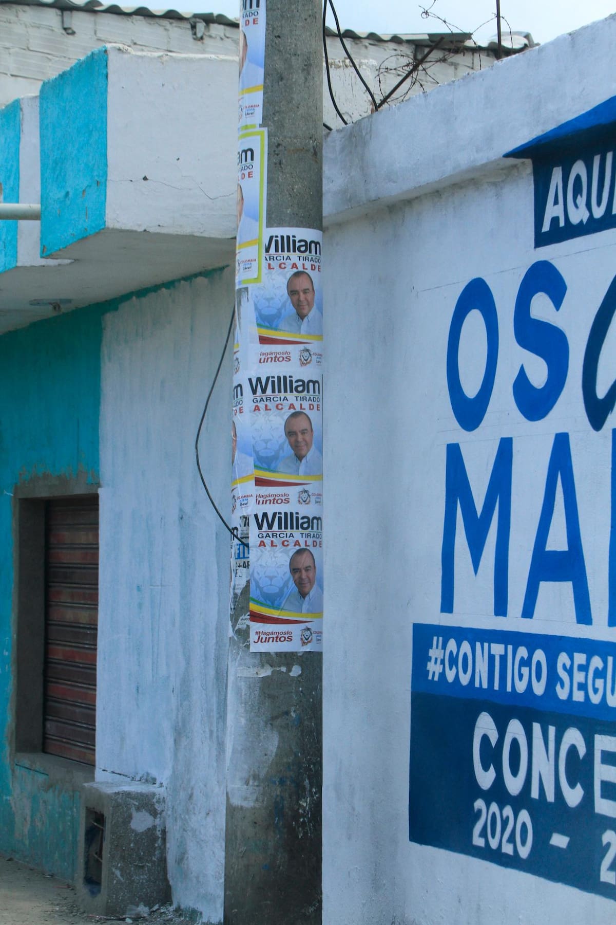 La publicidad de William García, candidato a la Alcaldía de Cartagena, se ha tomado los postes y paredes de la ciudad. // Foto: Julio Castaño - El Universal.