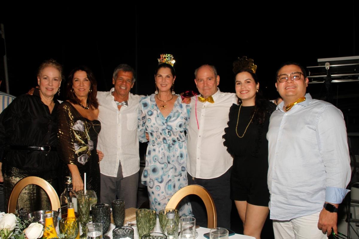 Rosa Elena Núñez, Rebeca Núñez, Joaquín Berrocal, Sandra Borda, Gerardo Núñez, Marietta Núñez y Carlos Gutiérrez.