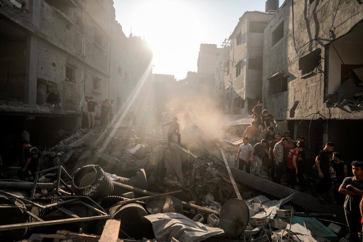 Una casa destruida tras un ataque aéreo israelí en el campo de refugiados occidental de Shati, al oeste de la Franja de Gaza, el 12 de octubre de 2023. EFE/EPA/HAITHAM IMAD