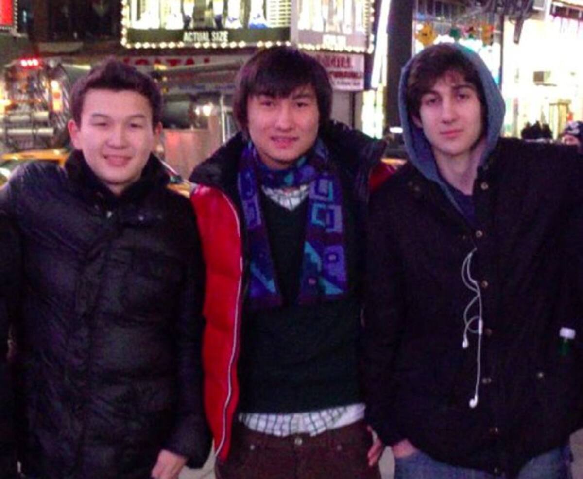 Azamat Tazhayakov, Dias Kadyrbayev y Dzhokhar Tsarnaev. AP
