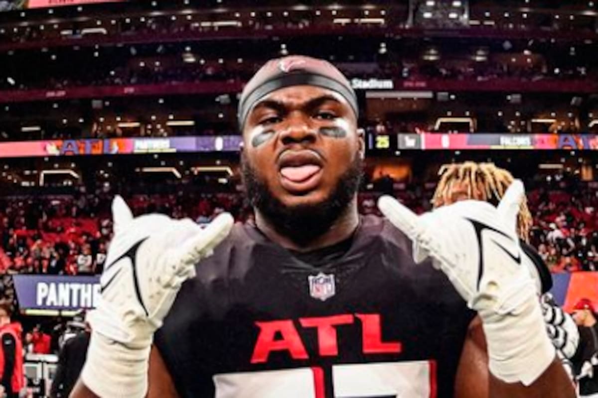 ¡Un hincha más! Jugador de la NFL posa con la camiseta del Real Cartagena