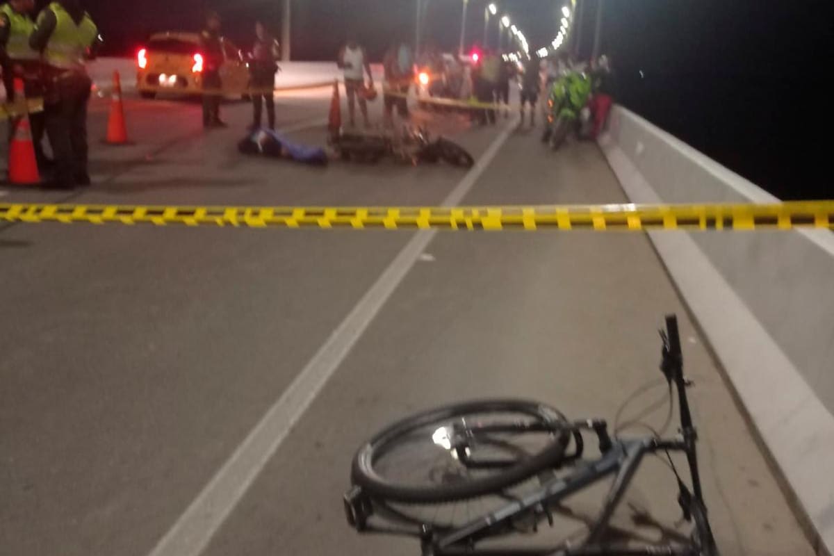 Un muerto y varios heridos dejó accidente entre motociclista y ciclistas