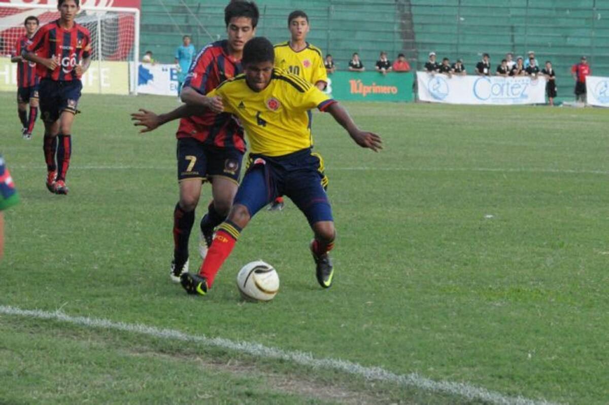 Aunque en su club juega como delantero, en la selección se desempeñó como lateral izquierdo. Tomada de Facebook