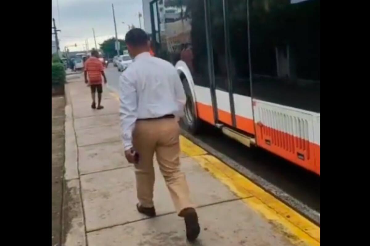 Video: “Me voy”, conductor de Transcaribe deja tirado bus y pasajeros