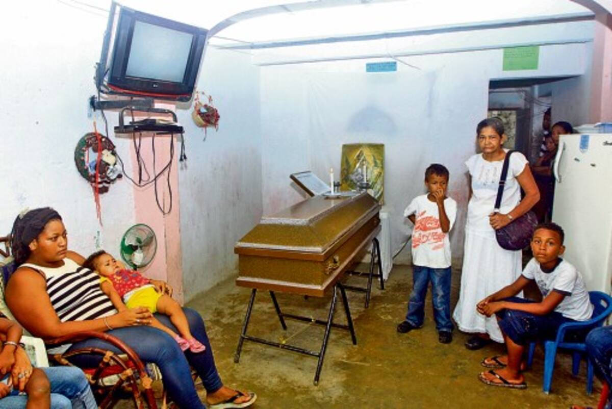 El cuerpo de Solbeis Blanco, de 18 años, fue velado en la casa de su madre en el sector La Magdalena, en Olaya Herrera. El Universal