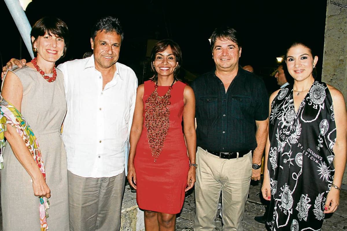 Diana Gedeón, Junior Porras, Zully Salazar, Rodrigo Maldonado y Antonella Farah.