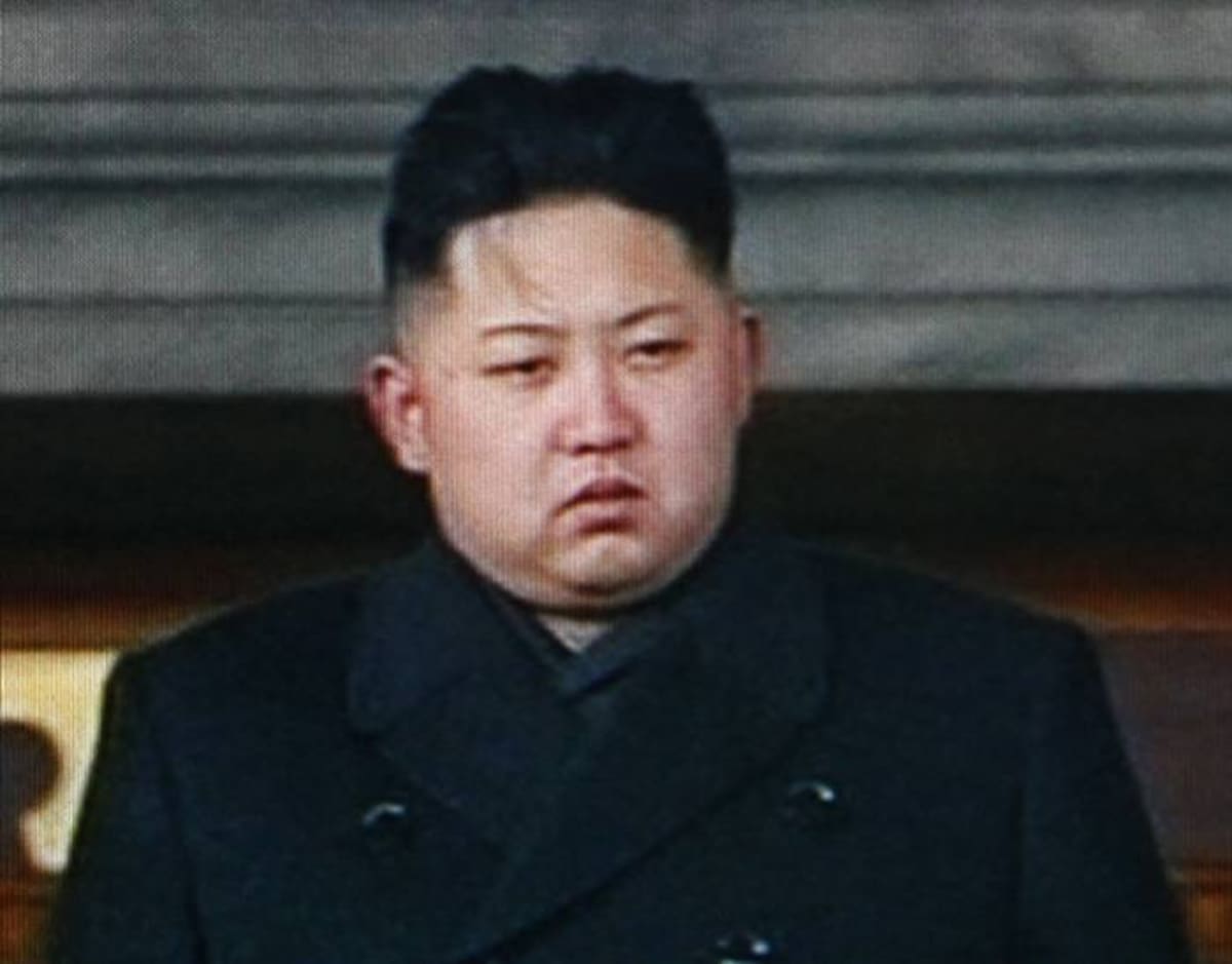 El joven Kim Jong-un, menor de 30 años, fue llamado “líder supremo del partido, del Estado y del Ejército” por los medios de comunicación del régimen. AP