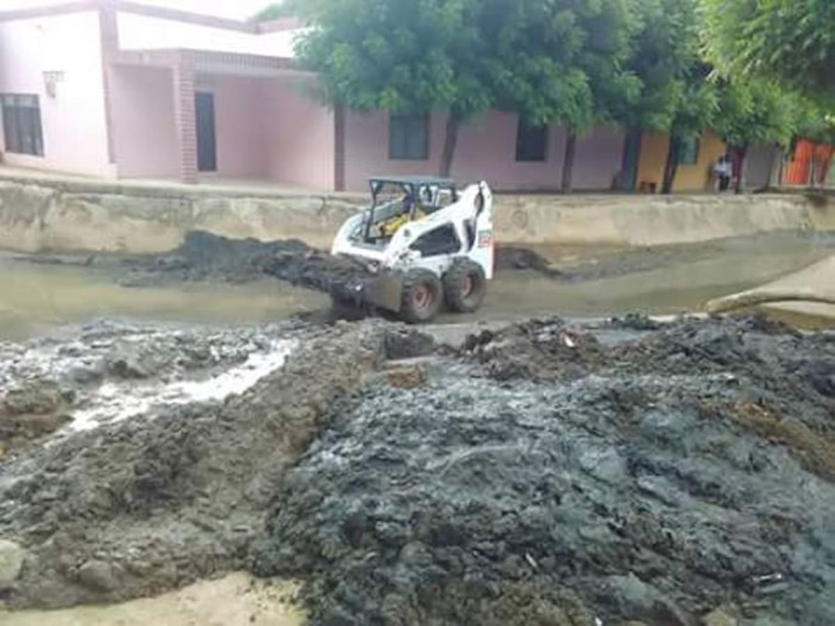 Retiro de la sedimentación que se encuentra dentro del arroyo Lila Leyva - El Universal