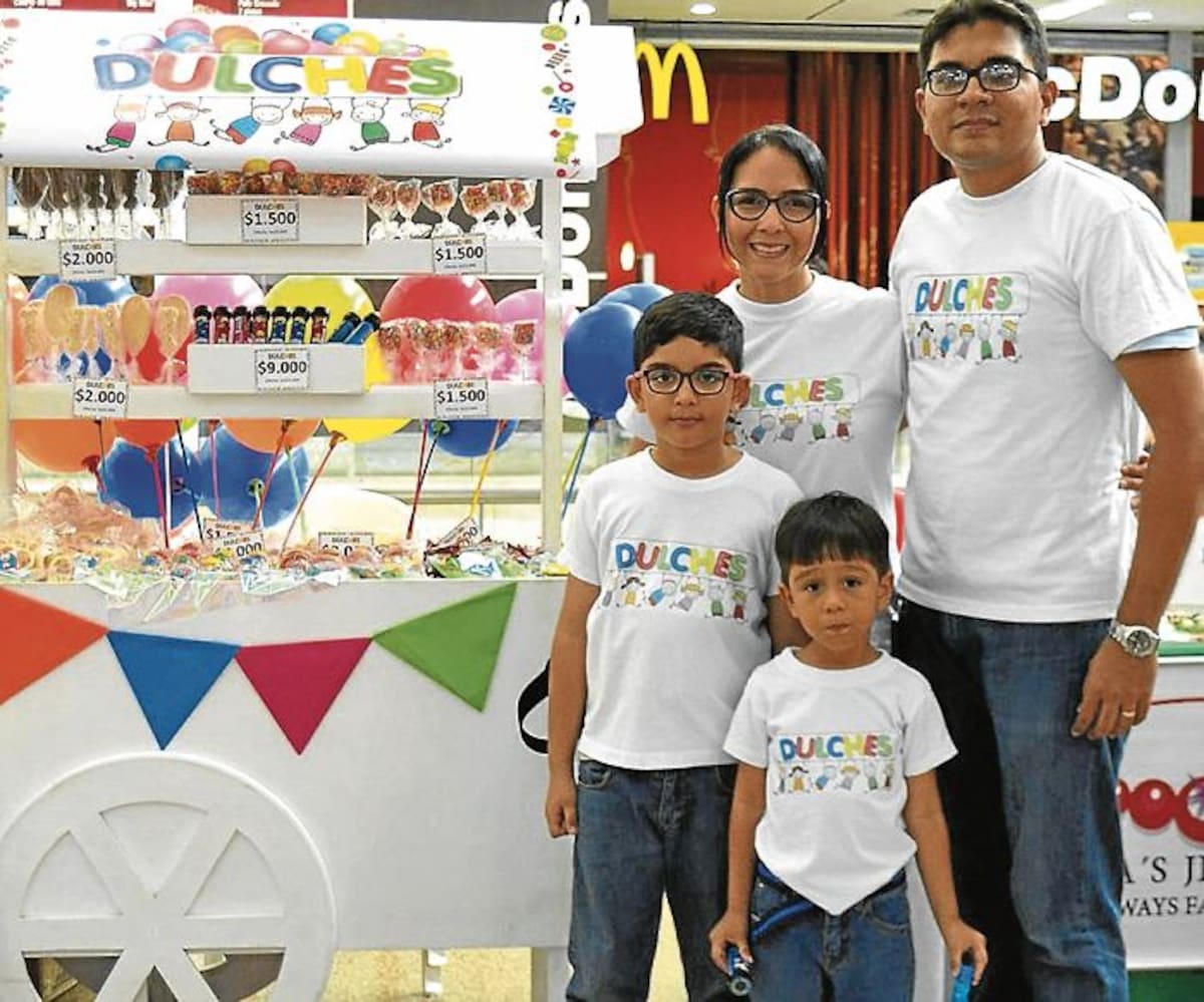 Atrás: Carola Garnica y Cristian Rivera; adelante: Ángel Rivera y Tomás Rivera.