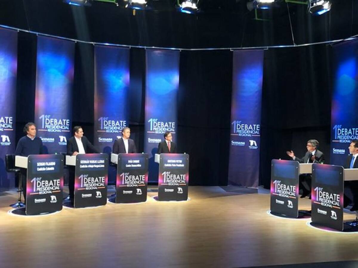 El debate contó con la participación de los candidatos Germán Vargas Lleras, Iván Duque, Sergio Fajardo y Gustavo Petro. Colprensa.