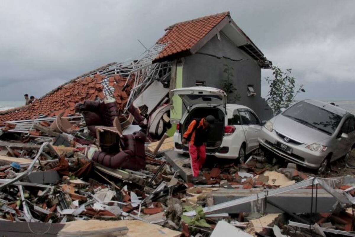 Ascienden a 222 muertos y 843 heridos por tsunami en Indonesia
