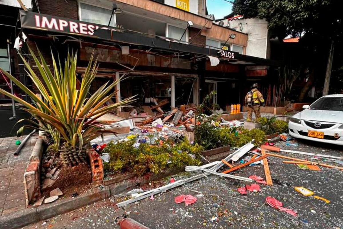 Reportan heridos en una fuerte explosión en un negocio en Medellín