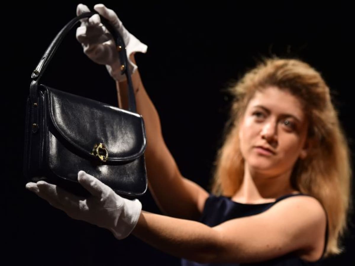 Un bolso trajes que utilizaba la primera ministra británica. AFP BEN STANSALL