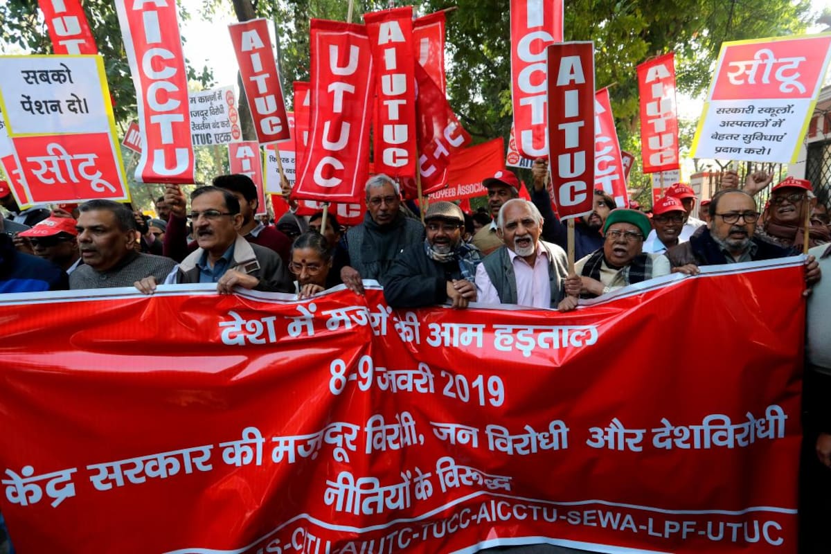 Una huelga de trabajadores paraliza parcialmente varias ciudades de la India